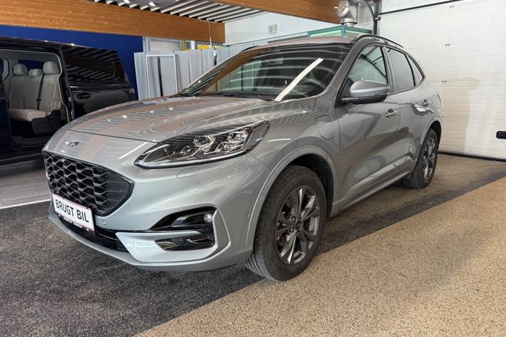 Grå Ford Kuga fra 2023