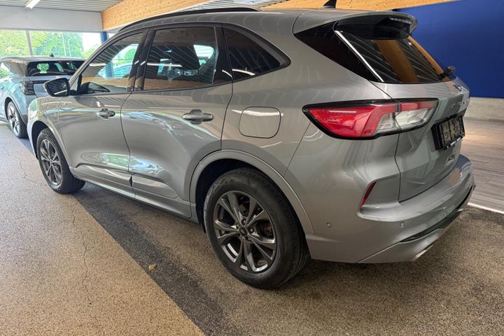 Grå Ford Kuga fra 2023