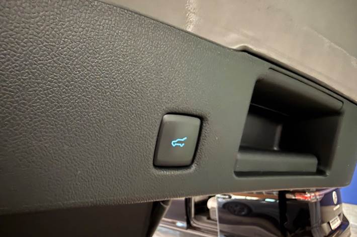 Grå Ford Kuga fra 2023