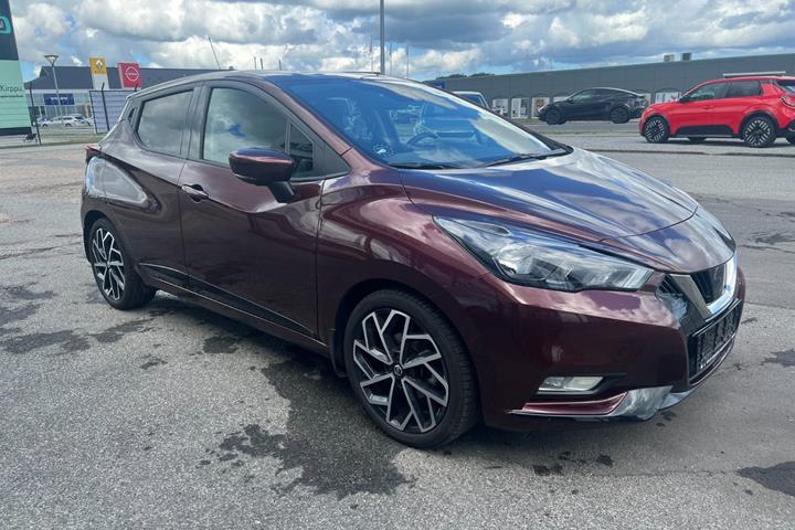Rød Nissan Micra fra 2021