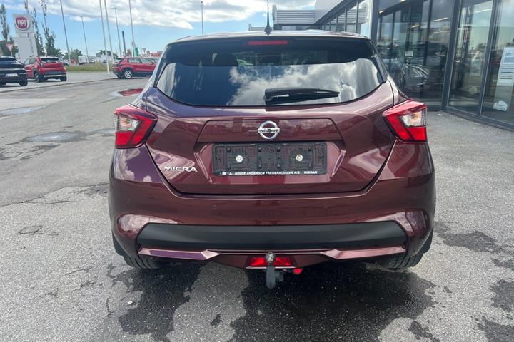 Rød Nissan Micra fra 2021