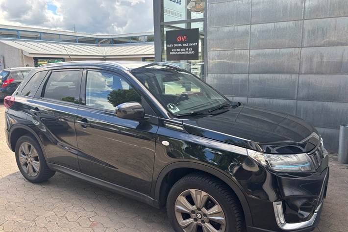 Sort Suzuki Vitara fra 2021 set udefra