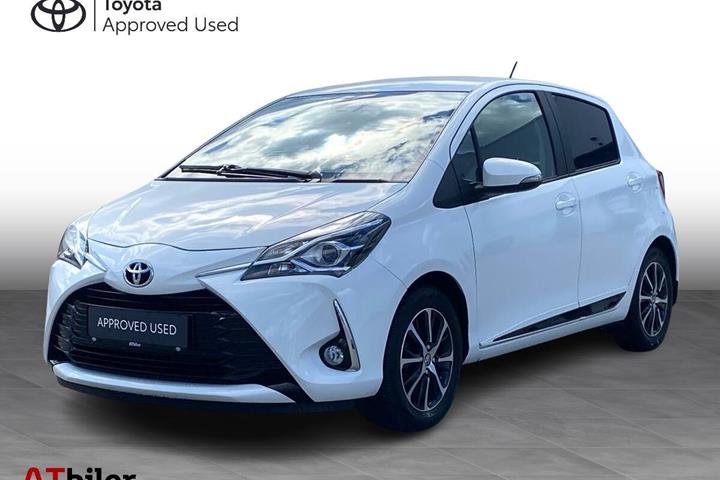Hvid Toyota Yaris fra 2018 set udefra
