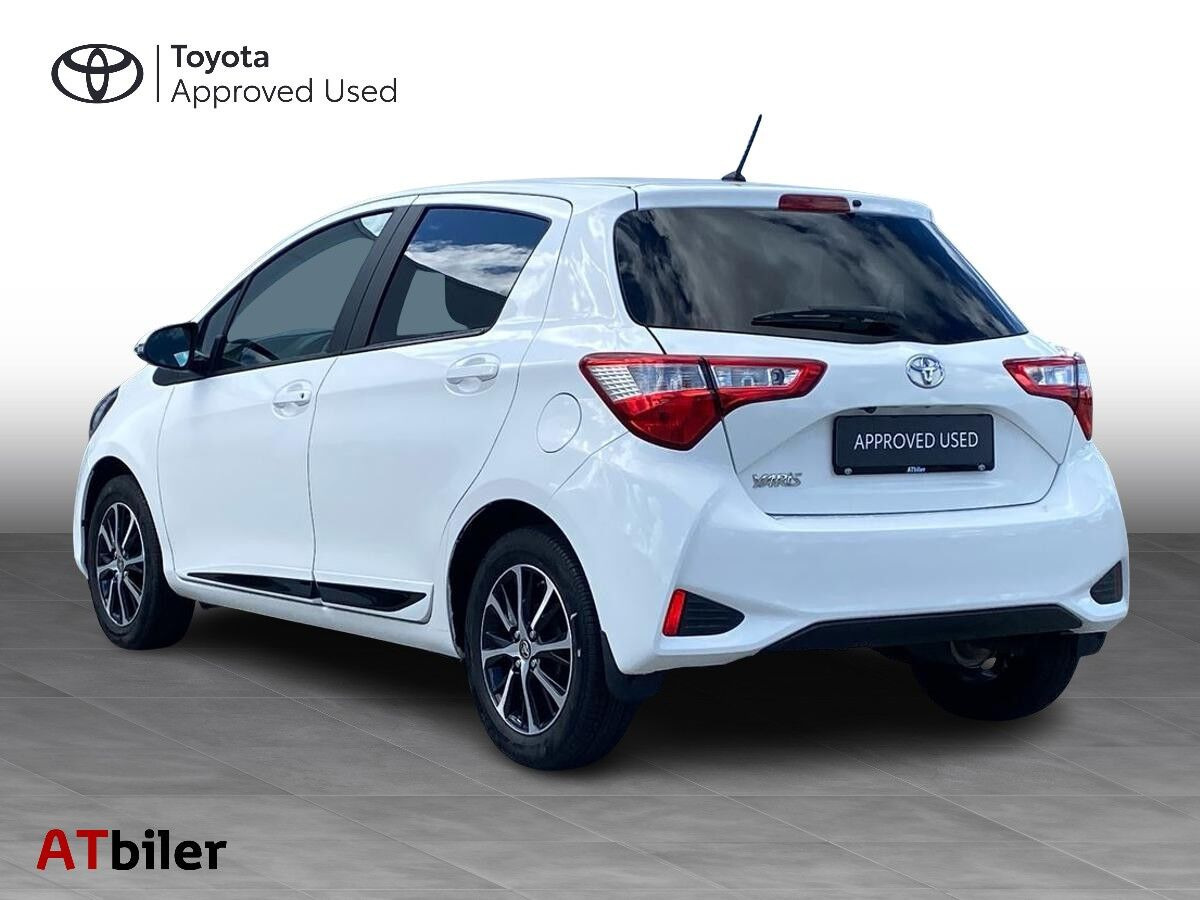 Hvid Toyota Yaris fra 2018