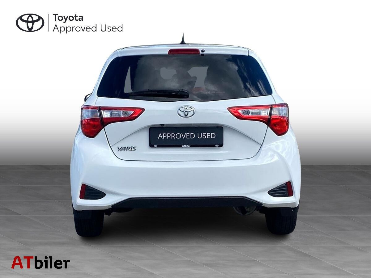 Hvid Toyota Yaris fra 2018