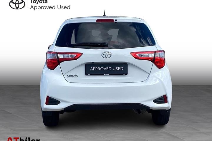 Hvid Toyota Yaris fra 2018