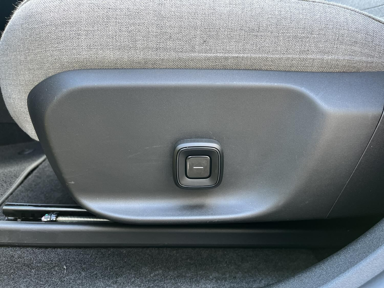 Gul Volvo EX30 fra 2025