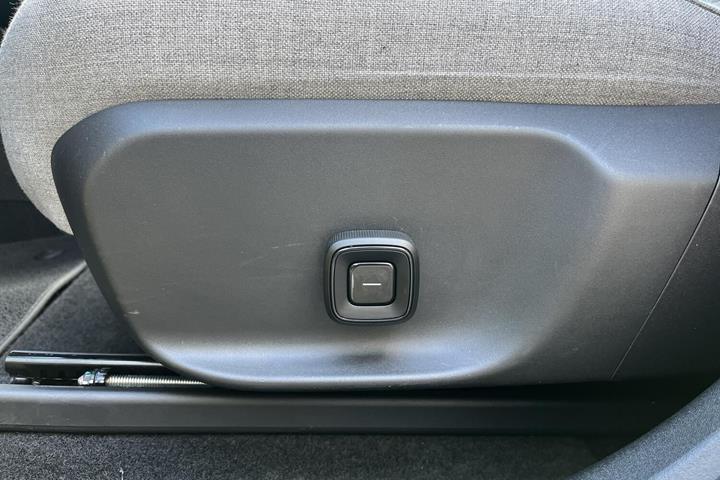 Gul Volvo EX30 fra 2025