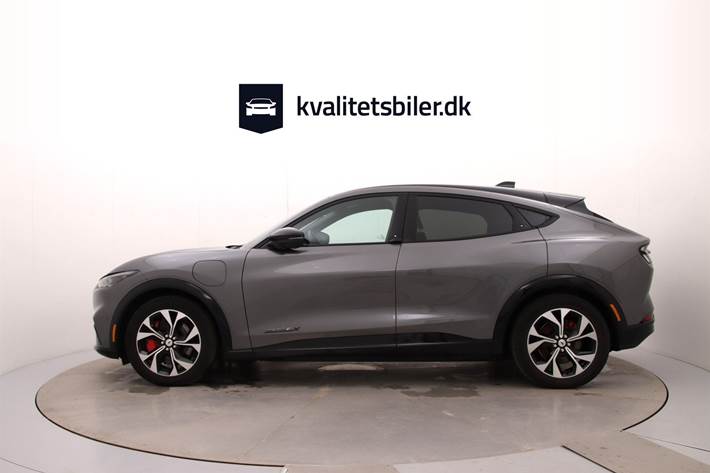 Grå Ford Mustang Mach-E fra 2024