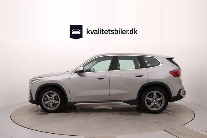Sølv BMW iX1 fra 2023