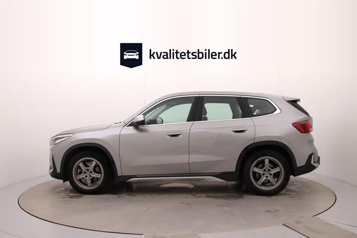 Sølv BMW iX1 fra 2023
