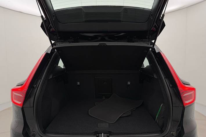 Sort Volvo XC40 fra 2023