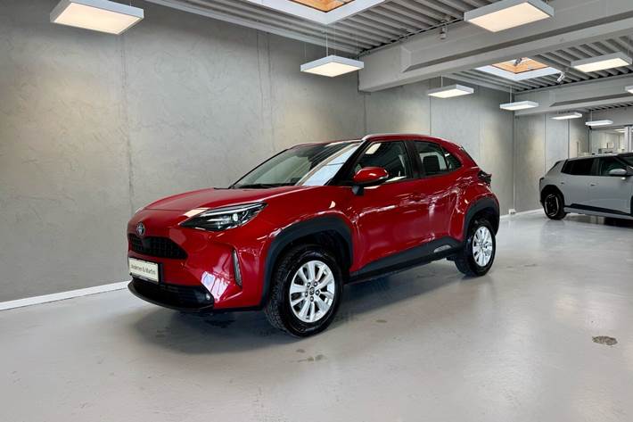 Rød Toyota Yaris Cross fra 2022