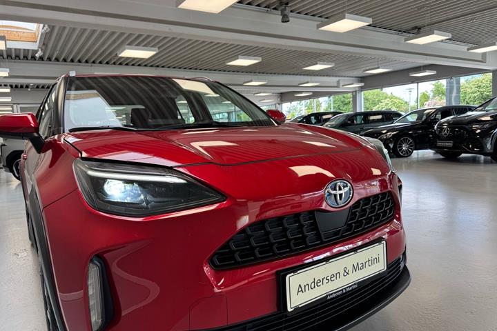 Rød Toyota Yaris Cross fra 2022
