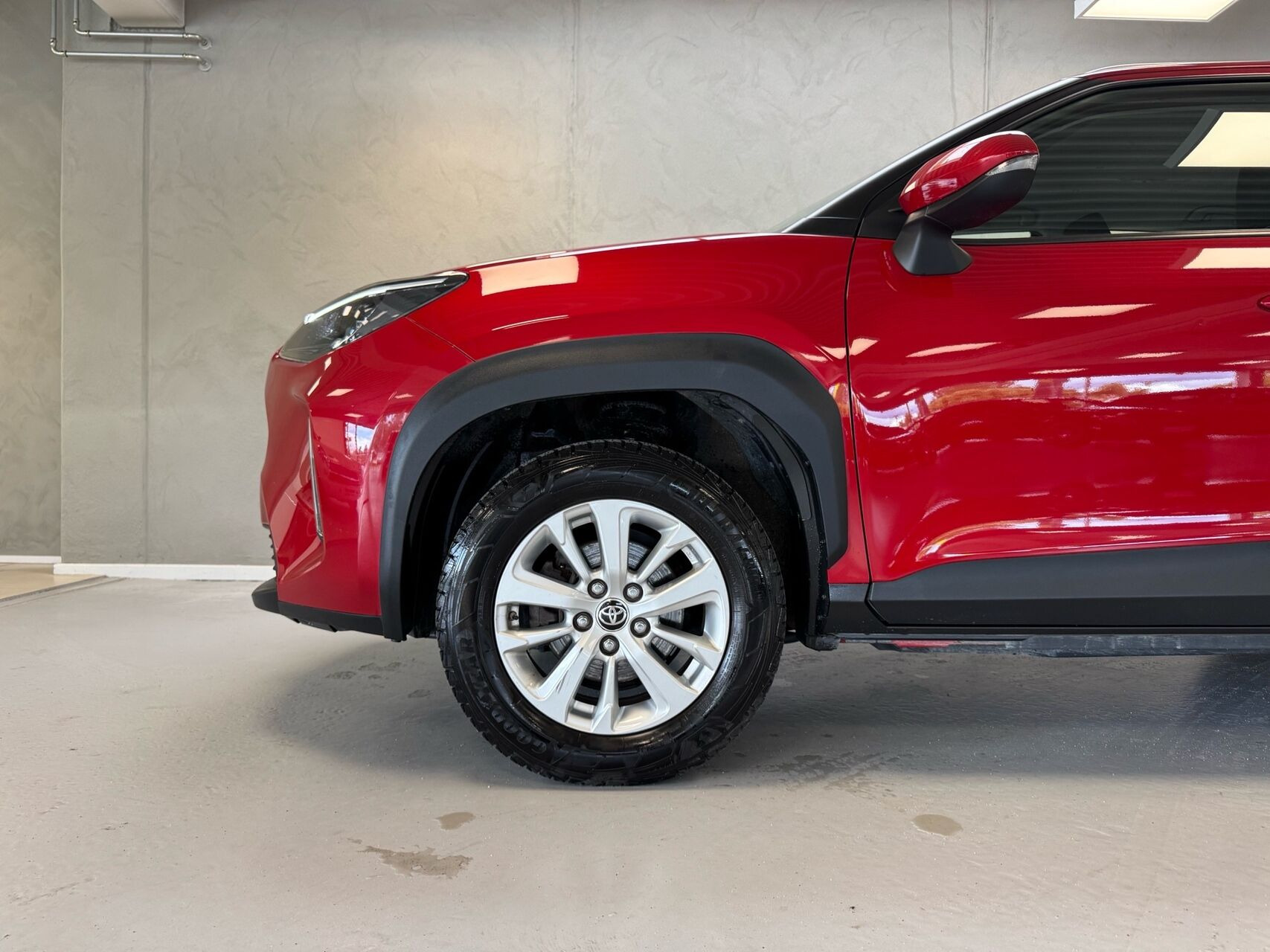 Rød Toyota Yaris Cross fra 2022