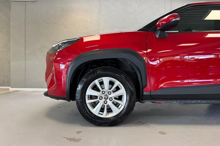 Rød Toyota Yaris Cross fra 2022