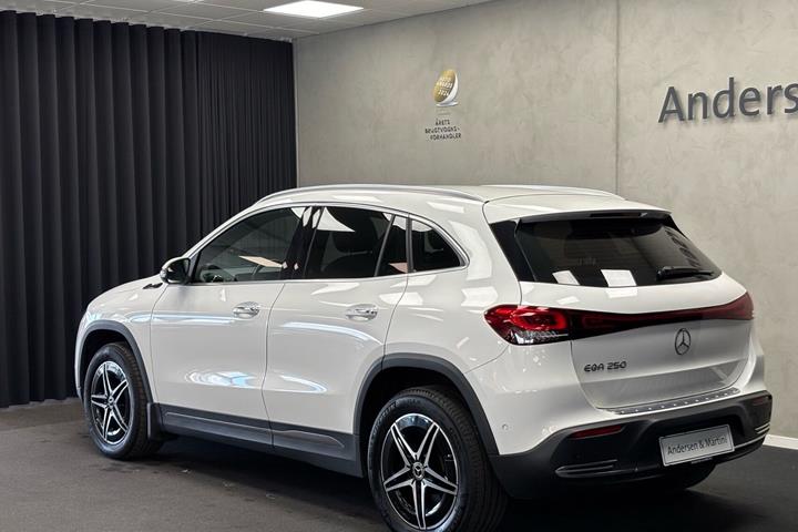 Hvid Mercedes EQA 250 fra 2021