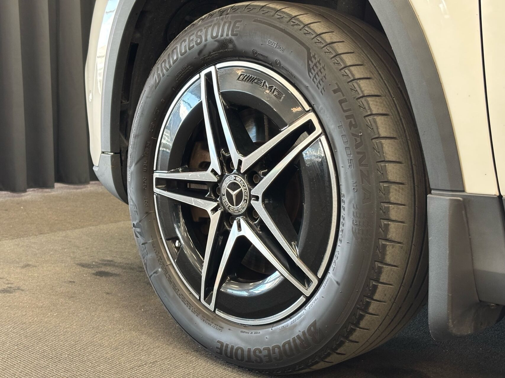 Hvid Mercedes EQA 250 fra 2021