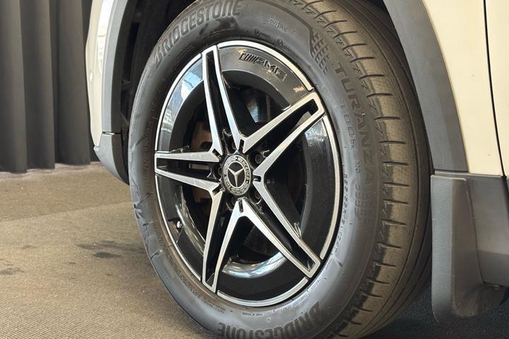 Hvid Mercedes EQA 250 fra 2021