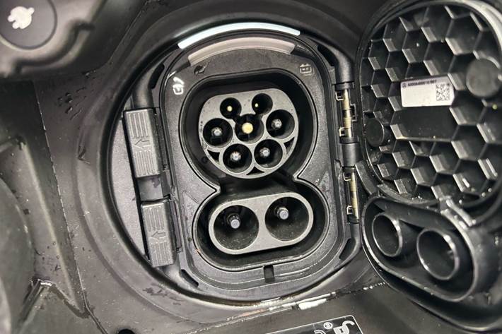 Hvid Mercedes EQA 250 fra 2021