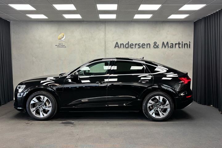 Sort Audi e-tron fra 2022