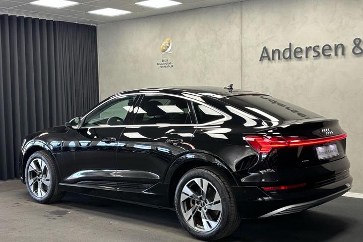 Sort Audi e-tron fra 2022