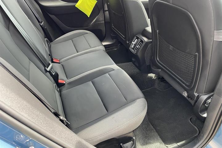 Blå Volvo XC40 fra 2023