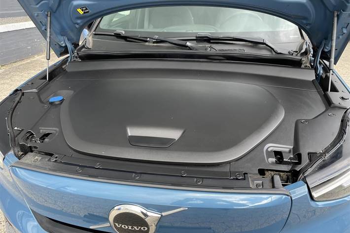 Blå Volvo XC40 fra 2023