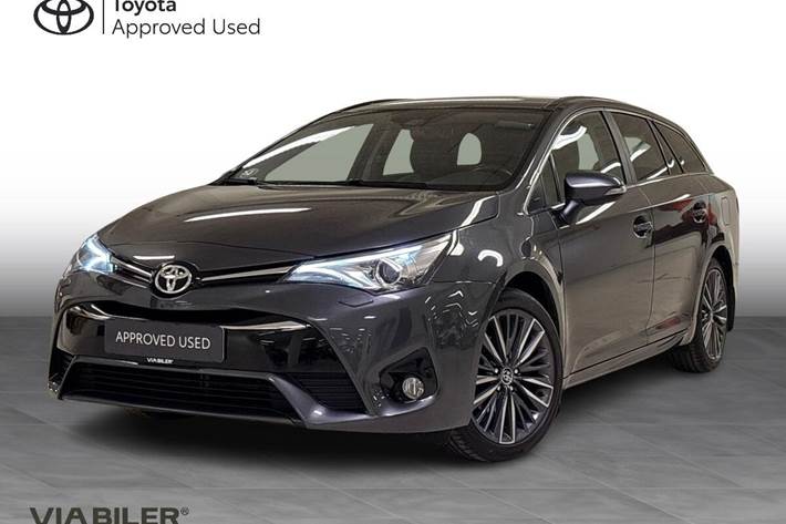 Sort Toyota Avensis fra 2018