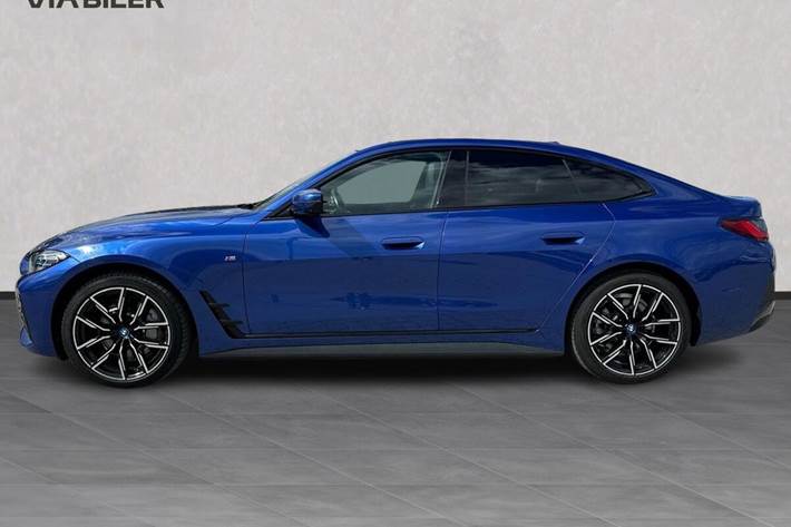 Blå BMW i4 fra 2023