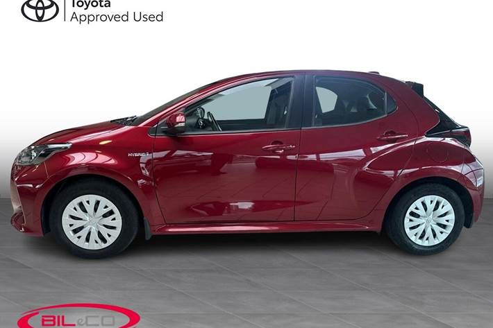 Rød Toyota Yaris fra 2021