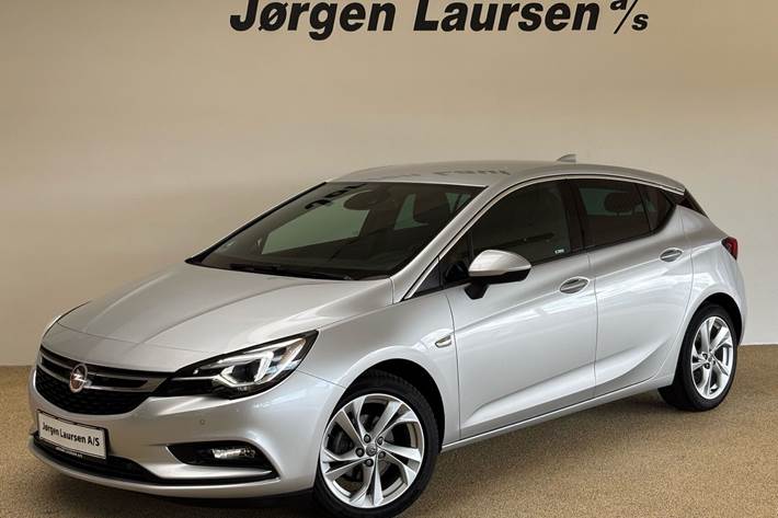 Sølv Opel Astra fra 2018