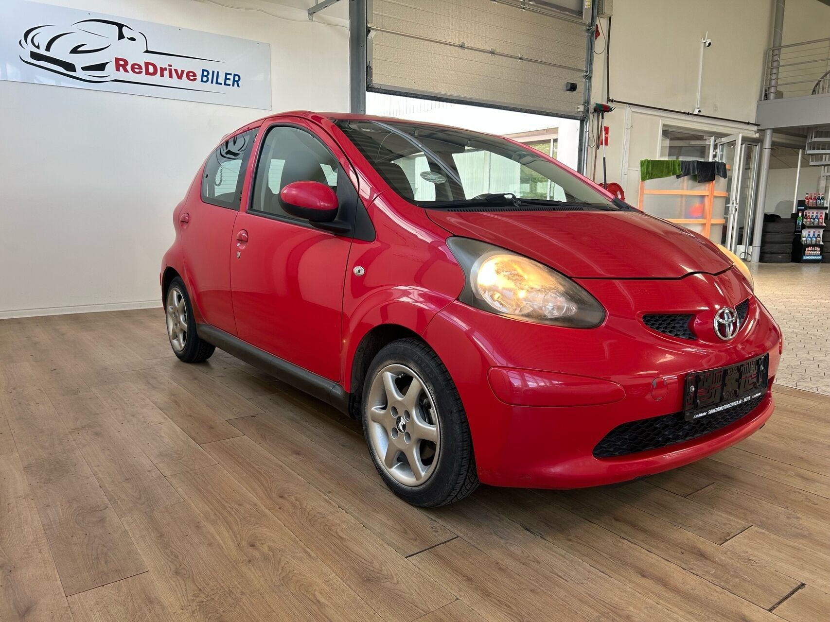 Rød Toyota Aygo fra 2006