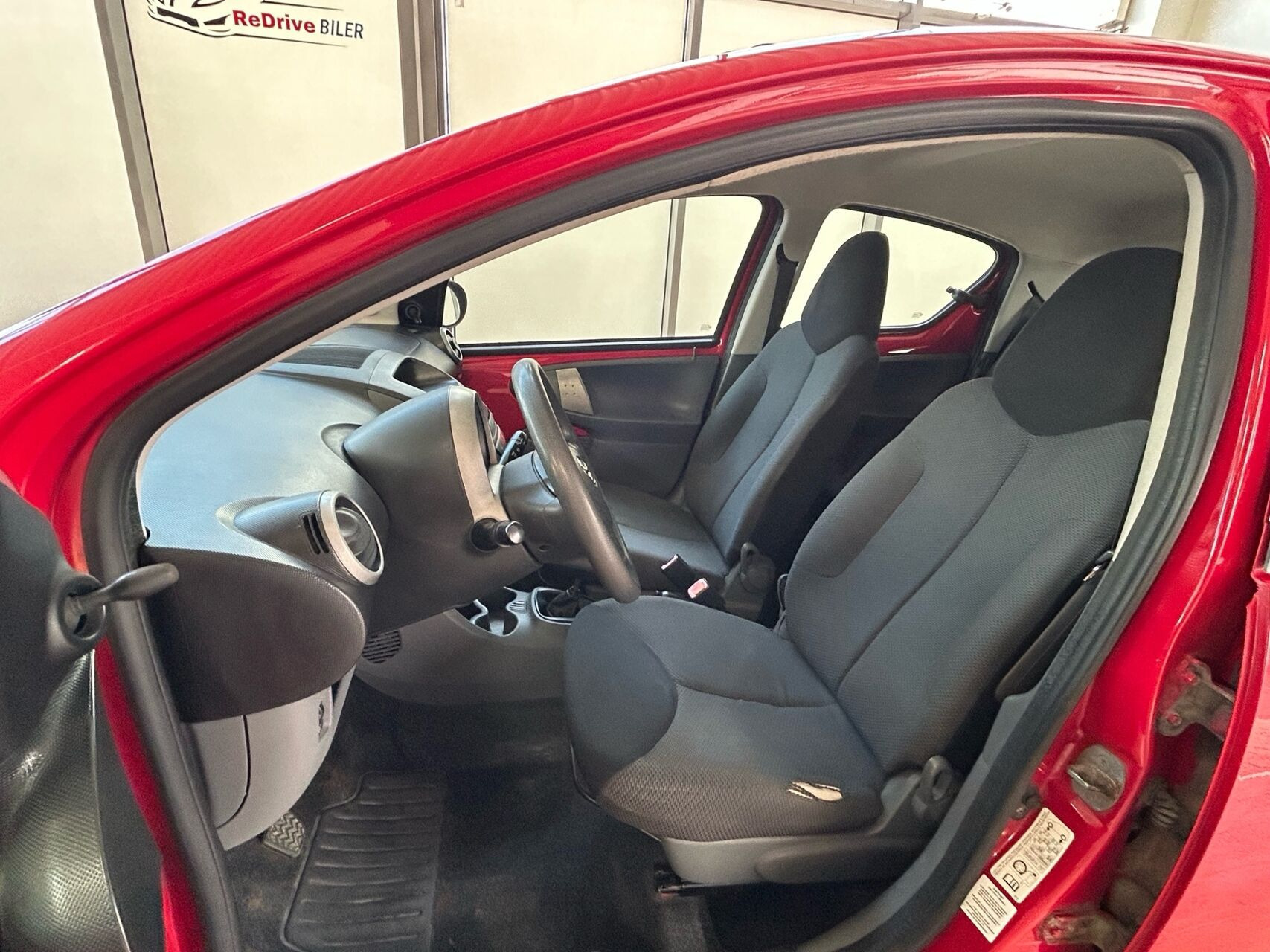 Rød Toyota Aygo fra 2006
