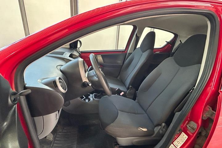 Rød Toyota Aygo fra 2006