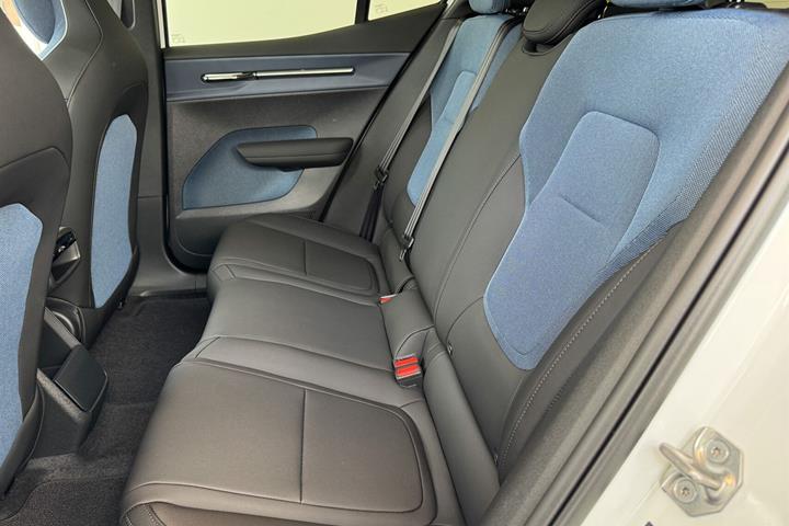 Hvid Volvo EX30 fra 2024