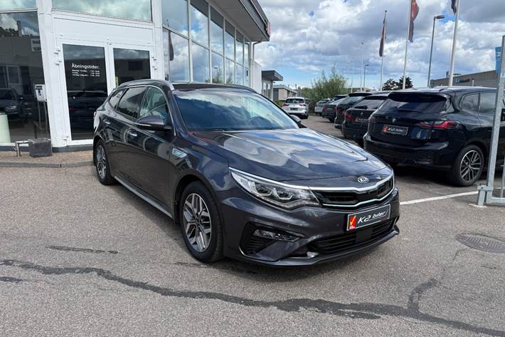 Grå Kia Optima fra 2019 set udefra