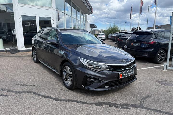 Grå Kia Optima fra 2019 set udefra