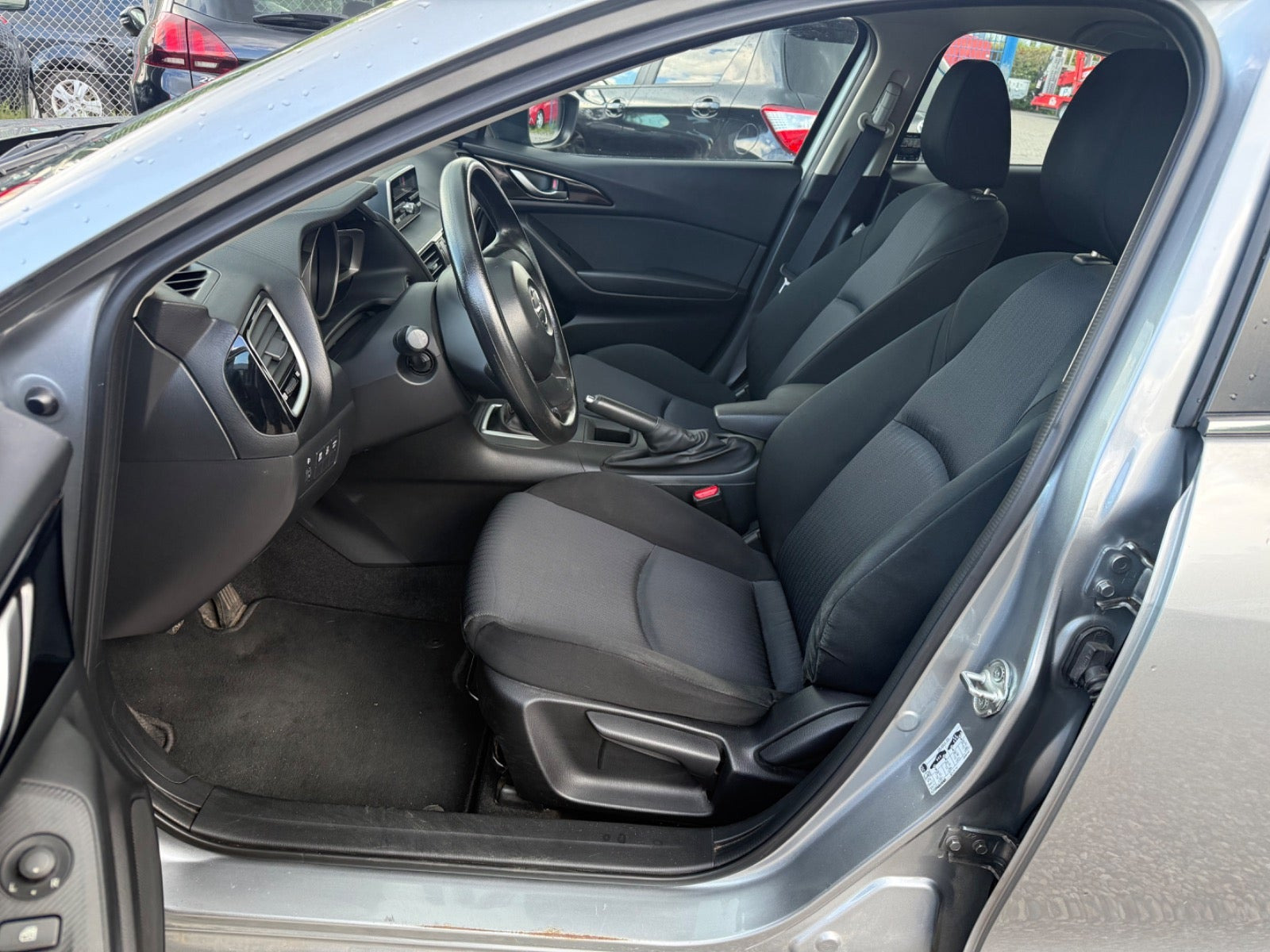 Grå Mazda 3 fra 2013
