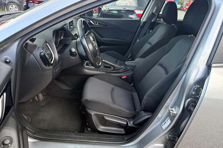 Grå Mazda 3 fra 2013