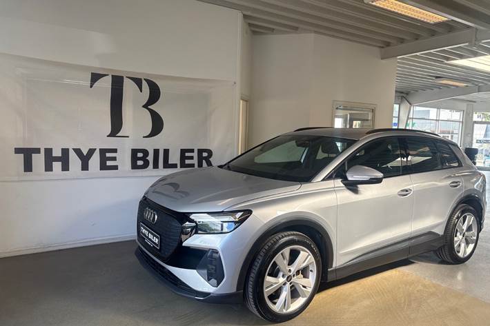 Sølv Audi Q4 e-tron fra 2023 set udefra