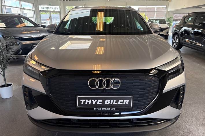 Sølv Audi Q4 e-tron fra 2023