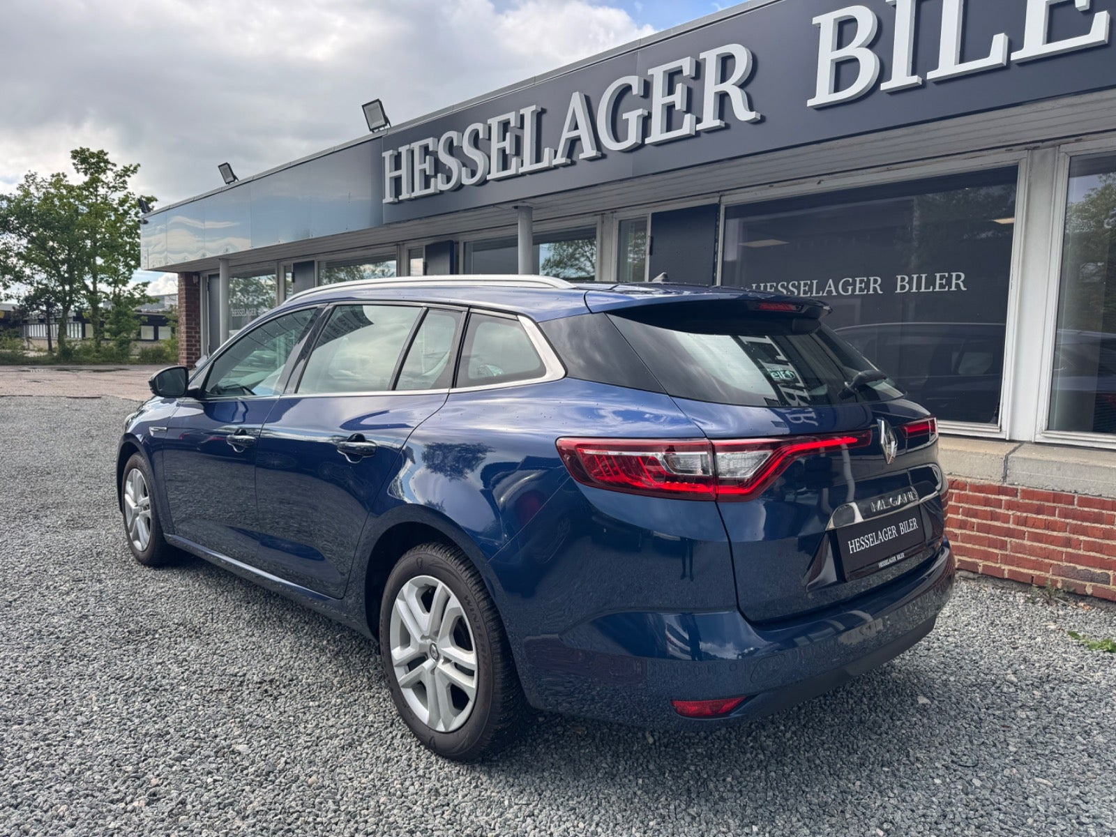 Blå Renault Megane IV fra 2019