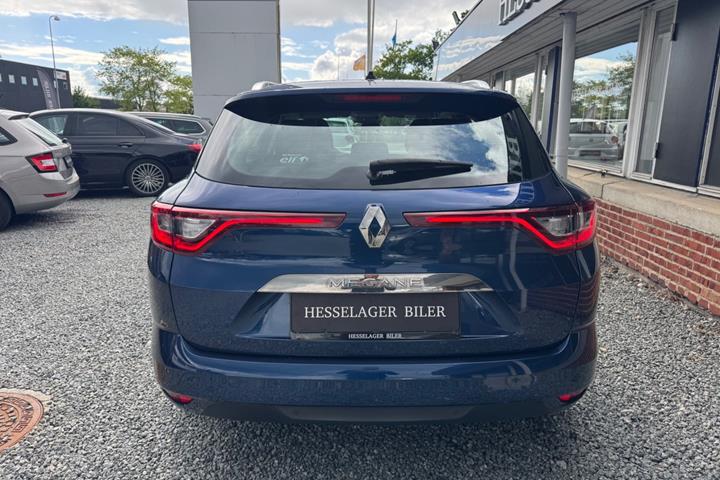 Blå Renault Megane IV fra 2019