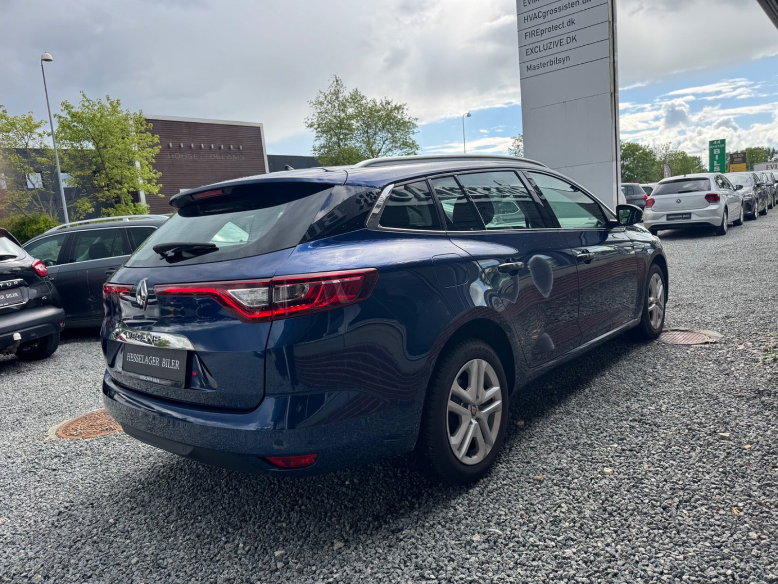 Blå Renault Megane IV fra 2019