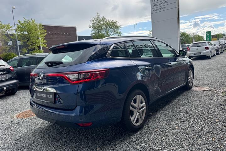 Blå Renault Megane IV fra 2019