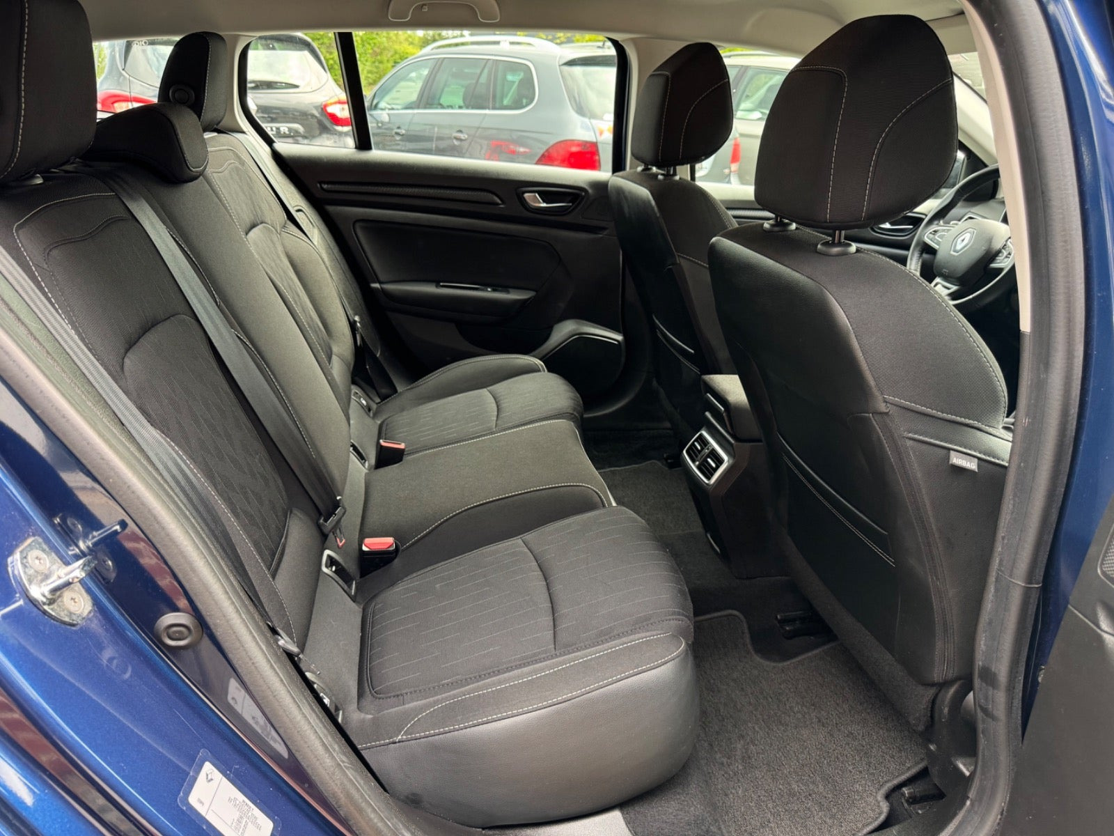 Blå Renault Megane IV fra 2019