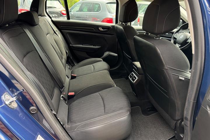 Blå Renault Megane IV fra 2019