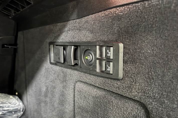 Grå BMW iX fra 2024