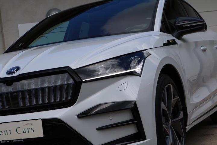 Grøn Skoda Enyaq fra 2023